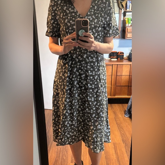 Able Amelia button front dress in green abstract rose. Size XL. - Picture 6 of 7